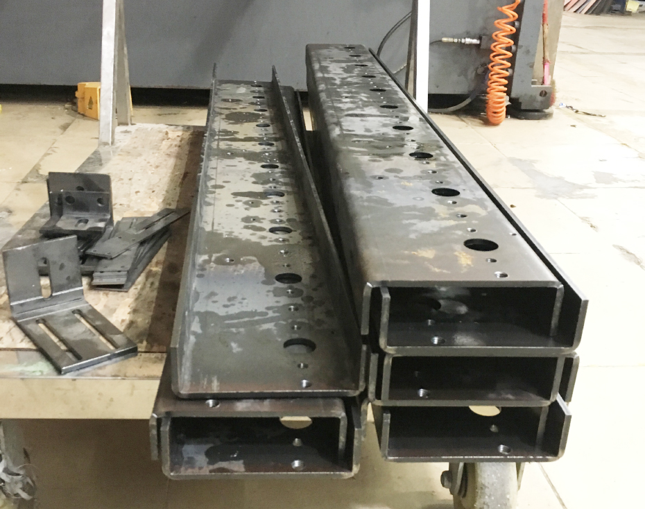 和藝鈑金機(jī)械設(shè)備案例(四) 和藝鈑金機(jī)械設(shè)備案例(四)