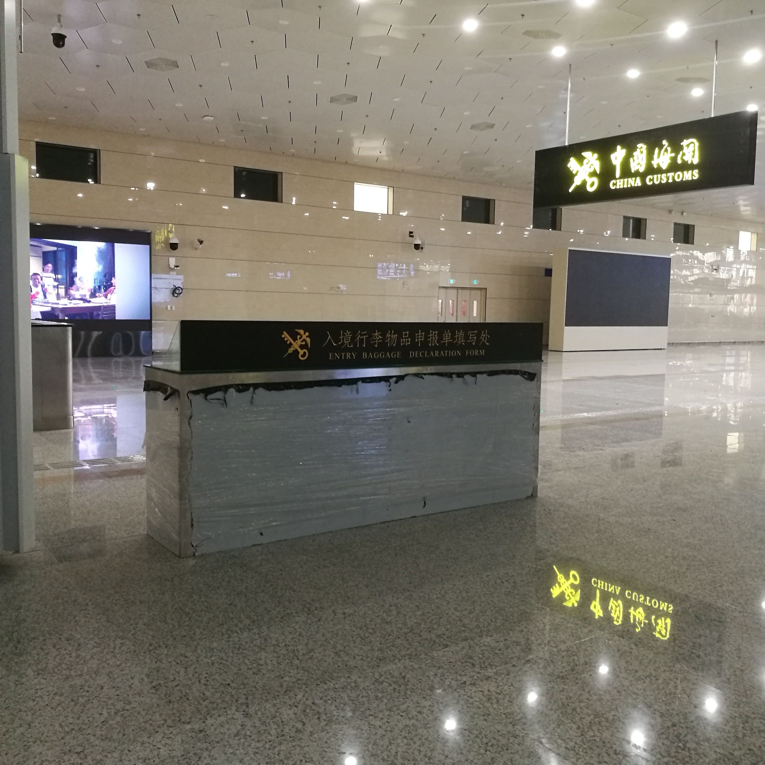 橫琴海關(guān):不銹鋼工作臺(tái) 橫琴海關(guān):不銹鋼工作臺(tái)