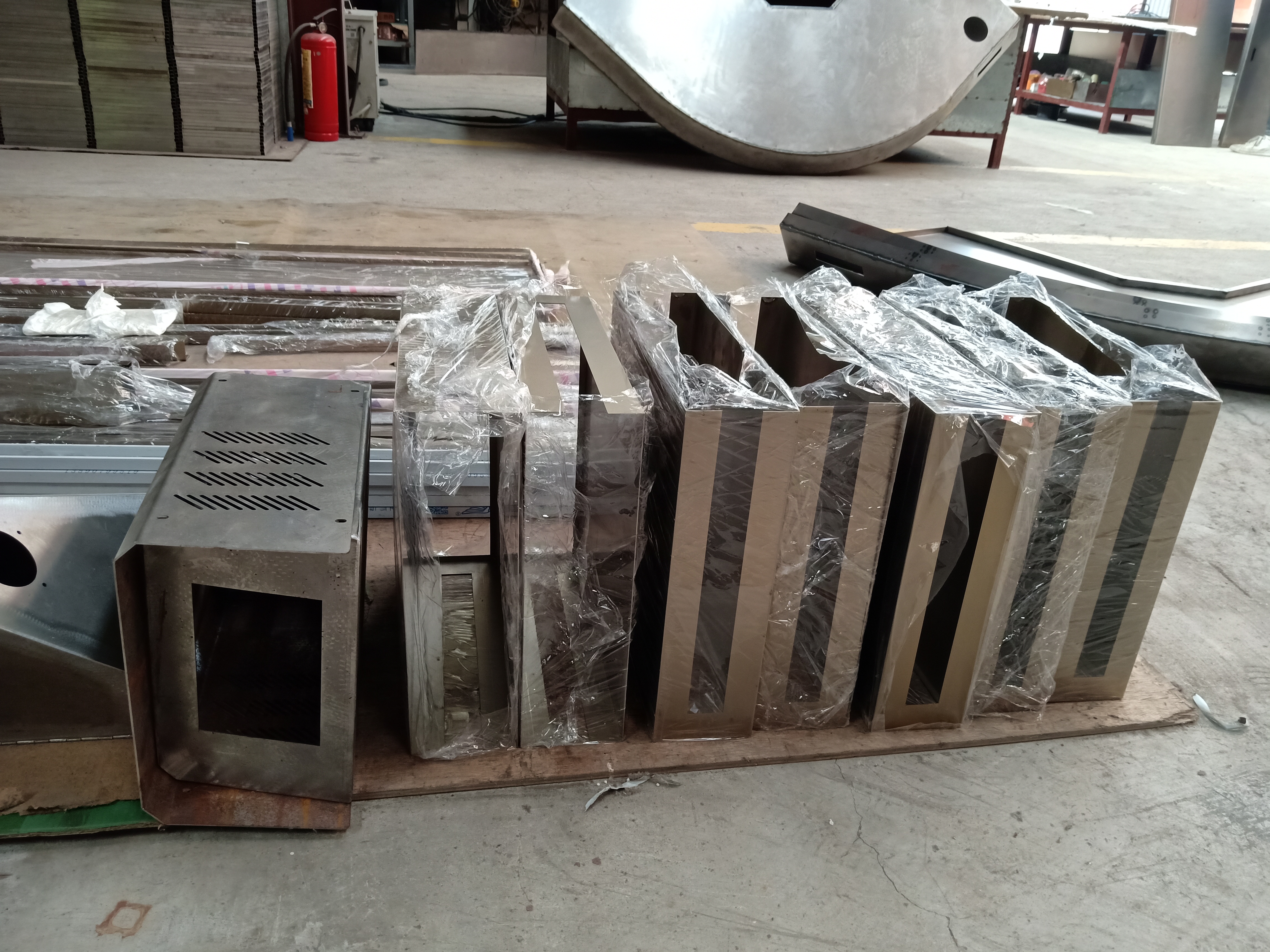 機殼設(shè)備件