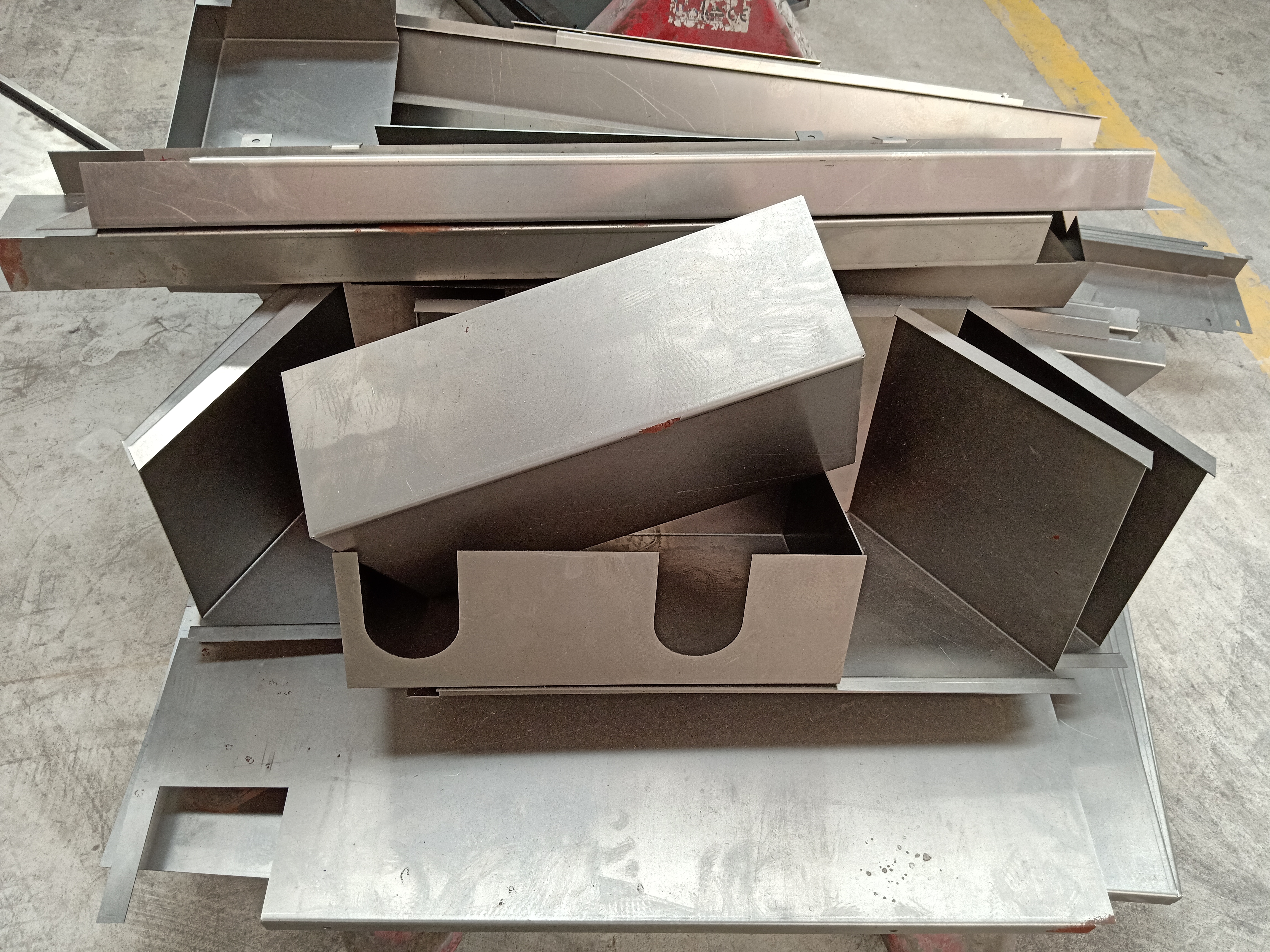 機殼設(shè)備件