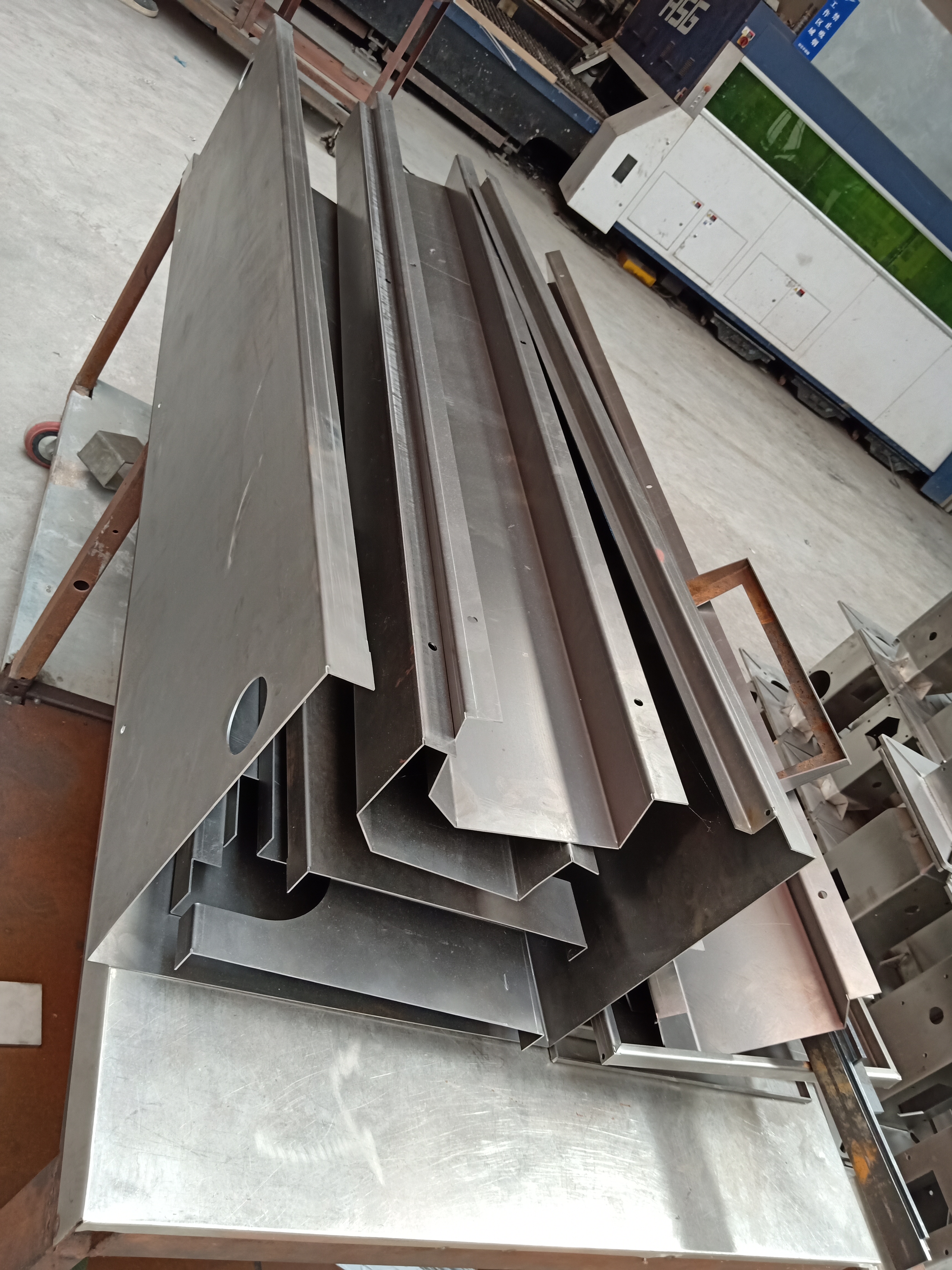 機殼設(shè)備件