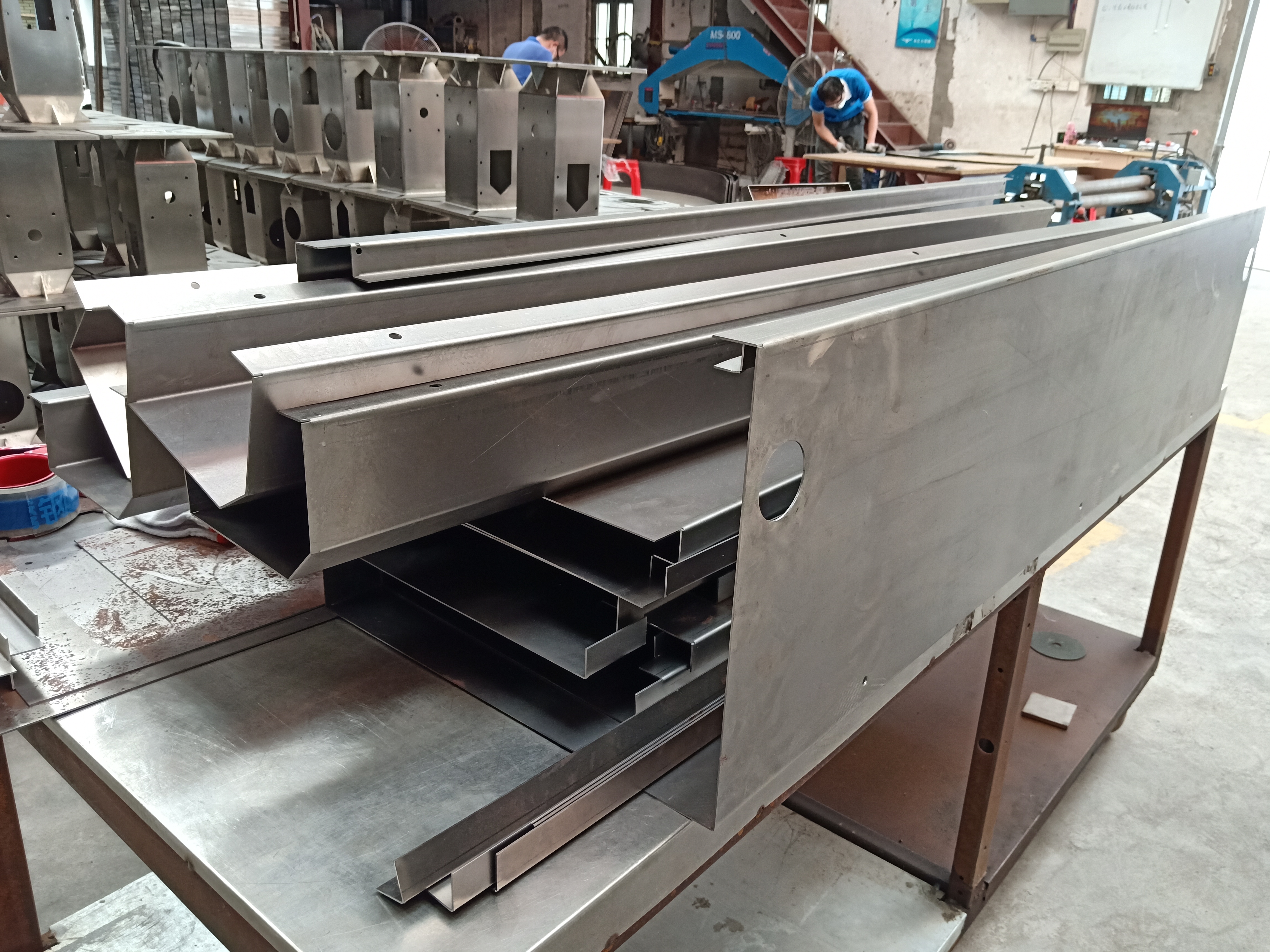 機殼設(shè)備件