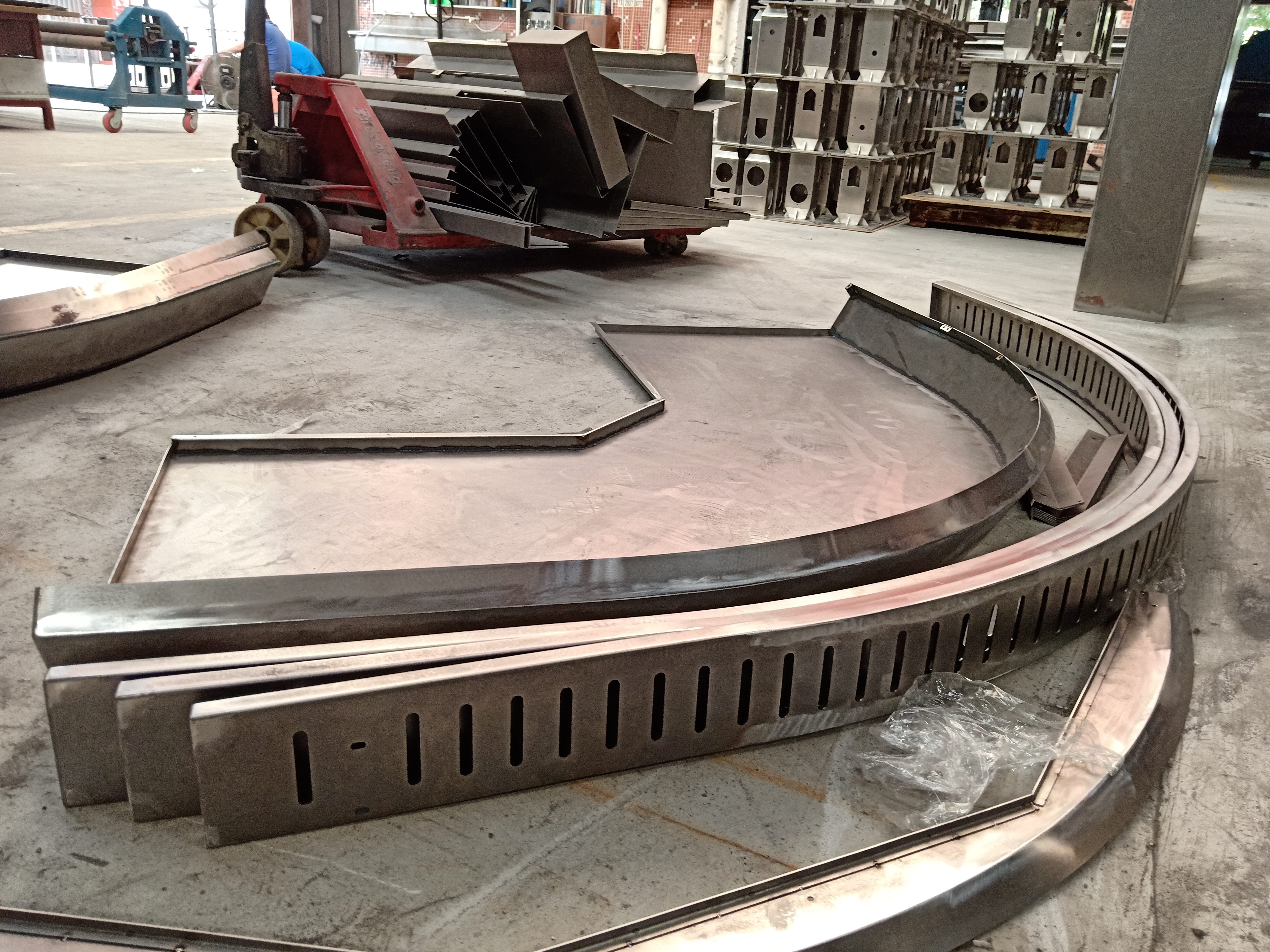 機殼設(shè)備件