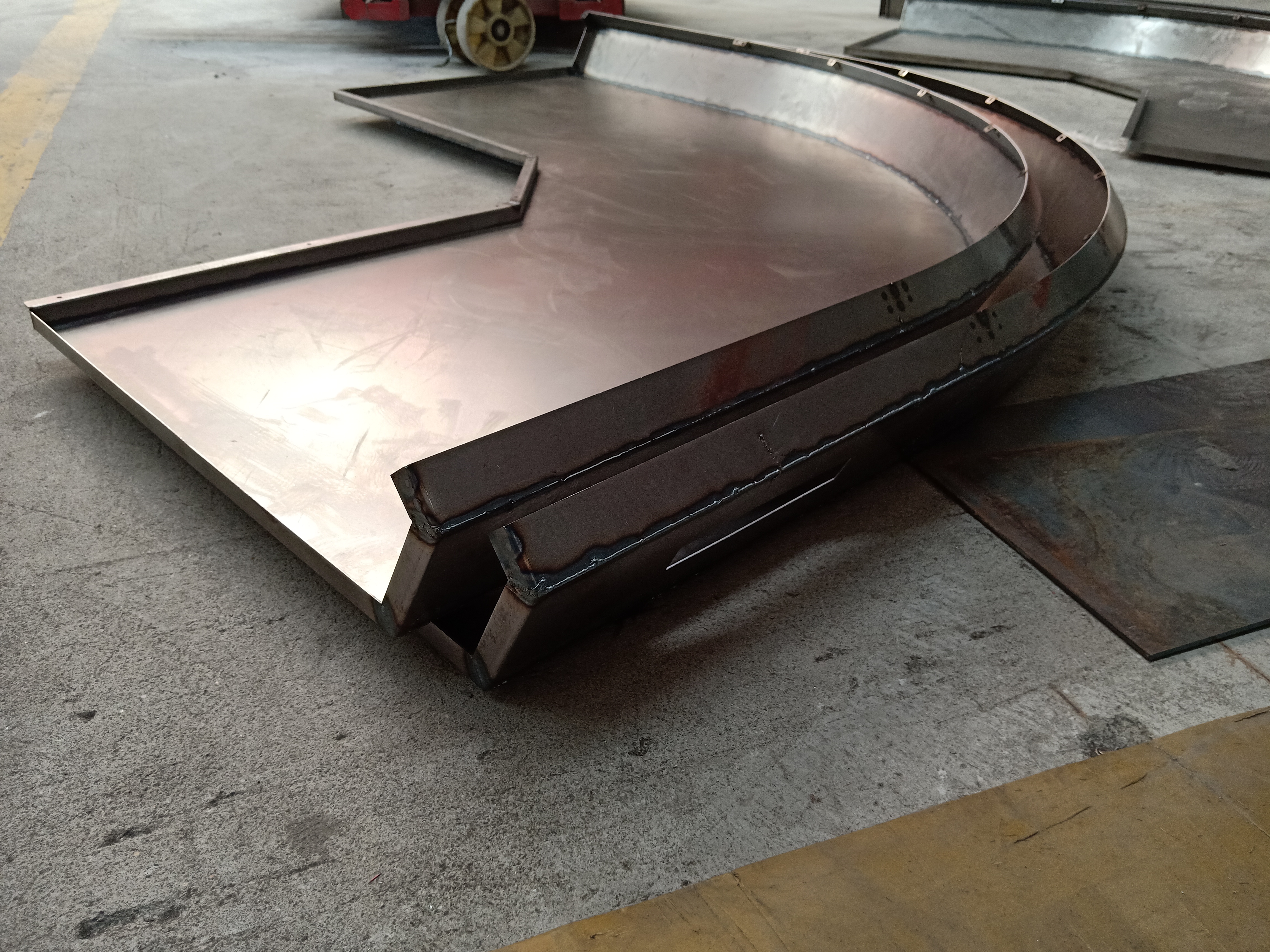 機殼設(shè)備件