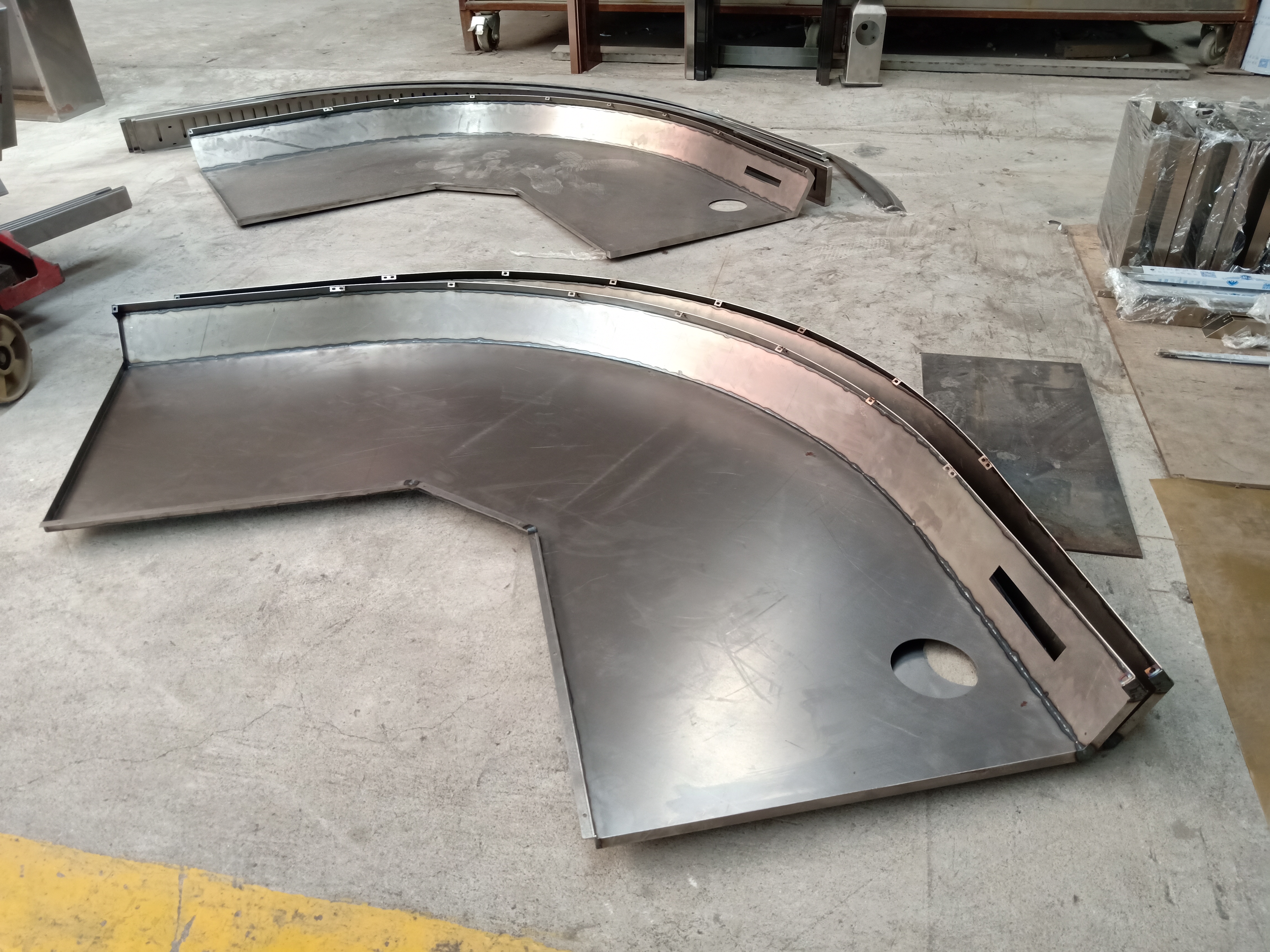 機殼設(shè)備件